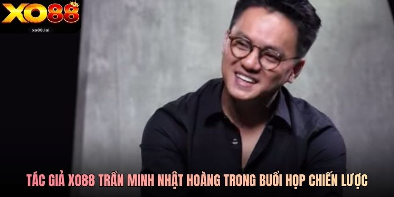 Tác giả Xo88 Trần Minh Nhật Hoàng trong buổi họp chiến lược